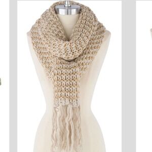 ⭐️6 for $35- Mix & Match⭐️ Metallic fringe scarf
